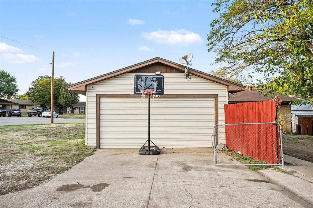 310 Blueberry Drive, Duncanville, TX 75116 310 Blueberry Drive, Duncanville, TX 75116