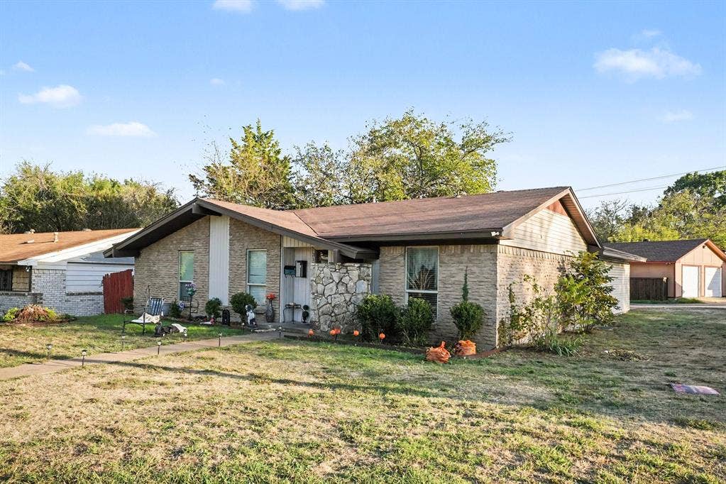 310 Blueberry Drive, Duncanville, TX 75116 310 Blueberry Drive, Duncanville, TX 75116