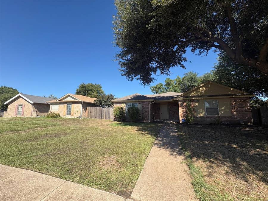 Property photo for 1487 Brook Meadow Circle, Lancaster, TX