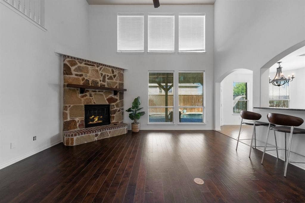 Soaring ceilings with transom windows