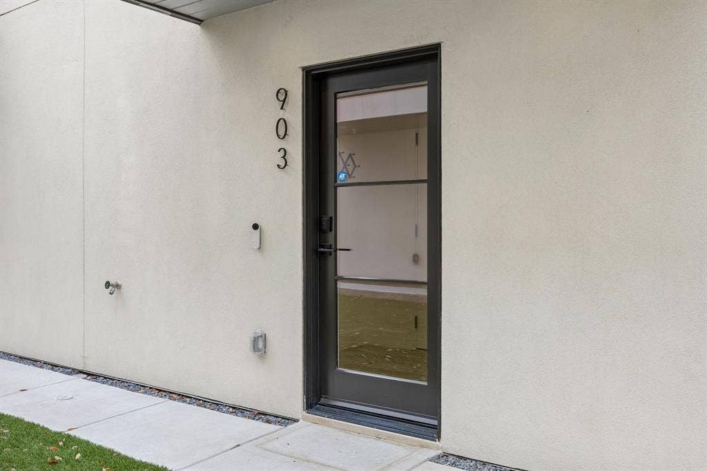 7207 Gaston Avenue, #903, Dallas, TX 75214 Overlooks the landscaped community turf courtyard with views of the thoughtfully designed shared green space