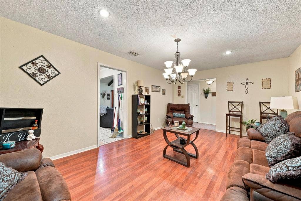 301 Brenda Drive, Hewitt, TX 76643 301 Brenda Drive, Hewitt, TX 76643