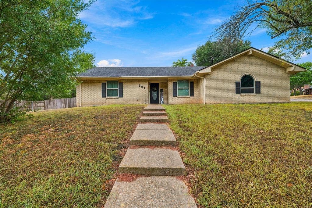 301 Brenda Drive, Hewitt, TX 76643 301 Brenda Drive, Hewitt, TX 76643