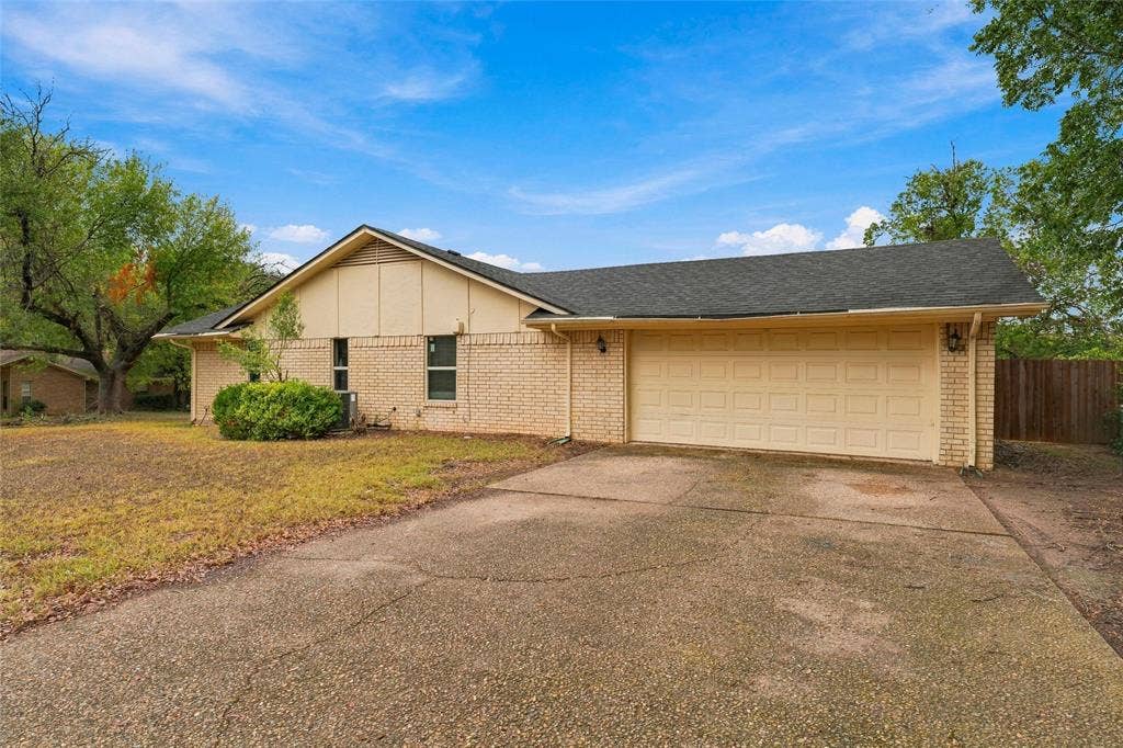 301 Brenda Drive, Hewitt, TX 76643 301 Brenda Drive, Hewitt, TX 76643