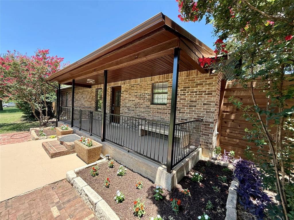 304 Oak Drive, Argyle, TX 76226 Front porch