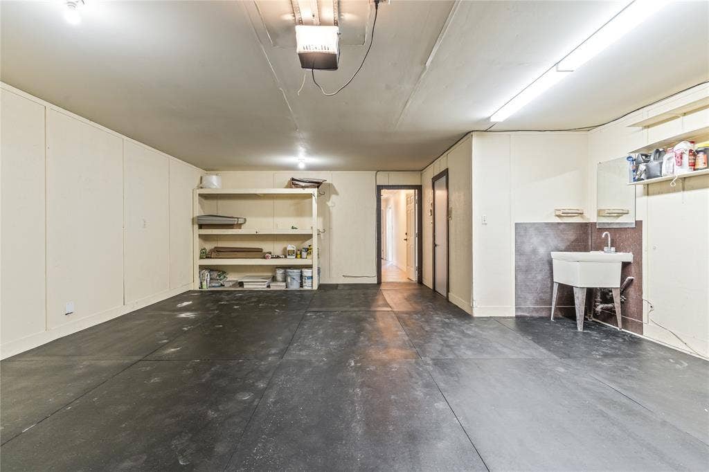 6423 Ridgemont Drive, Dallas, TX 75214 View to entering the house from the Garage