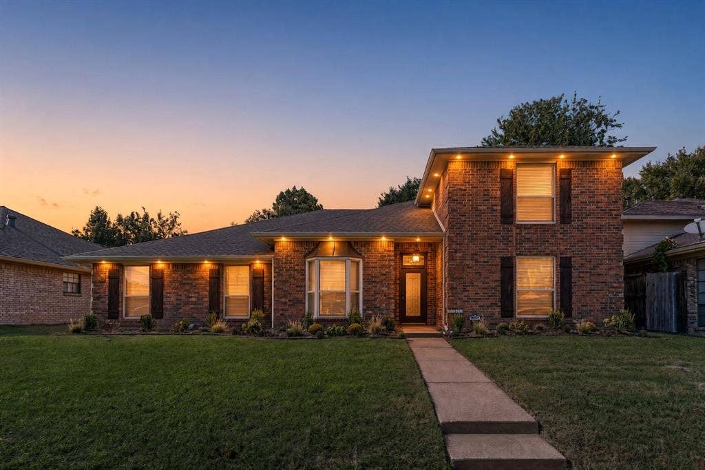 6423 Ridgemont Drive, Dallas, TX 75214 Enhanced Twilight Photo