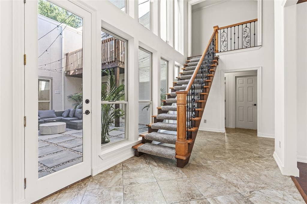 6423 Ridgemont Drive, Dallas, TX 75214 View from Entry to 2nd Floor