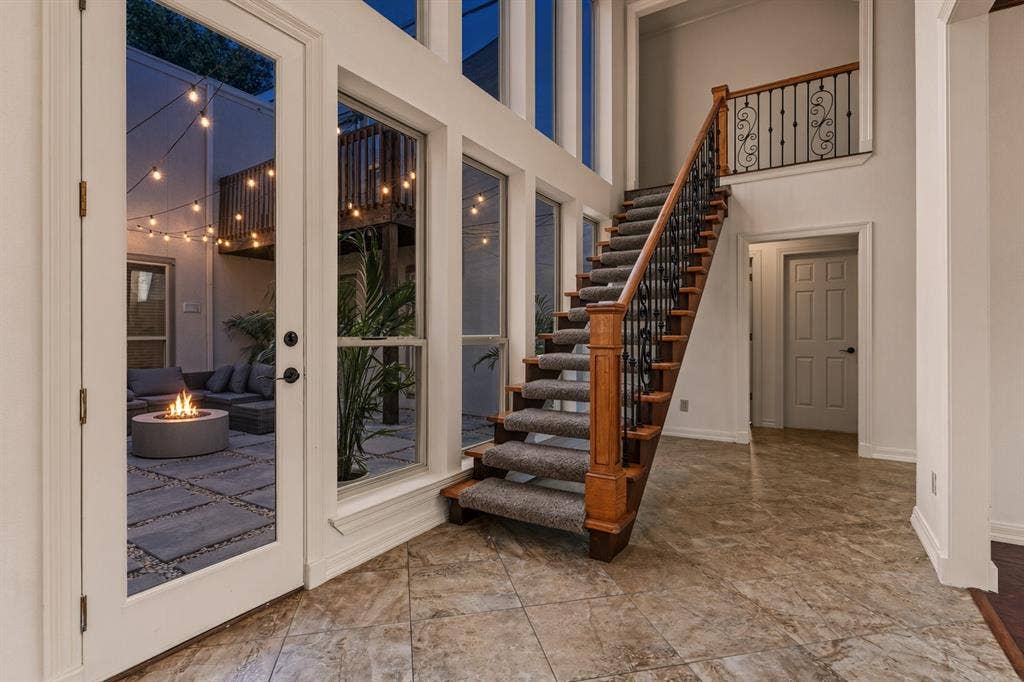 6423 Ridgemont Drive, Dallas, TX 75214 Image sitting here on a Fall evening