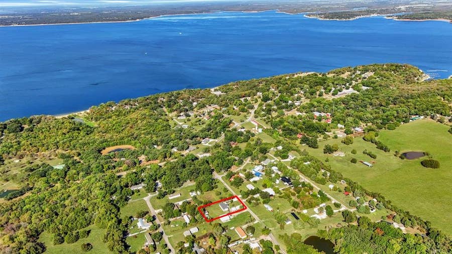 Property photo for 338 Fisherman Road, Pottsboro, TX