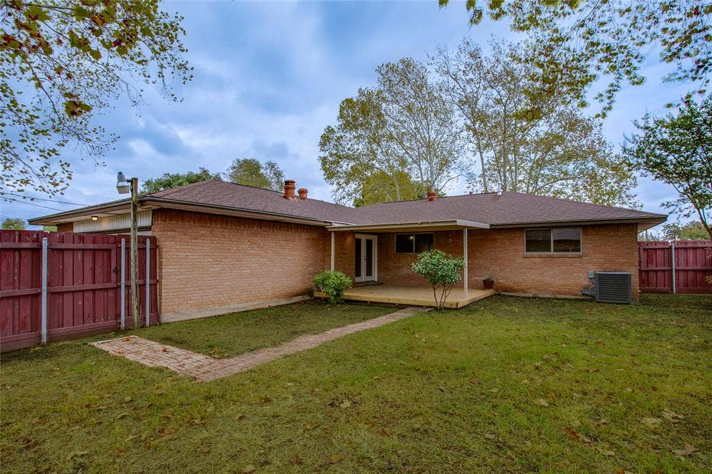 6945 Clearglen Drive, Dallas, TX 75232