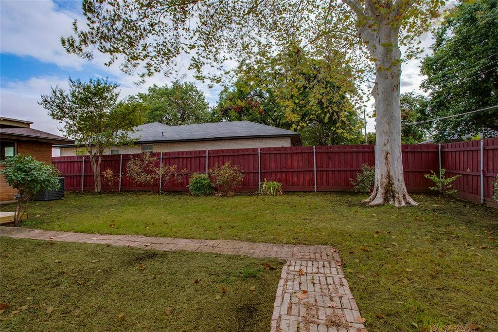 6945 Clearglen Drive, Dallas, TX 75232
