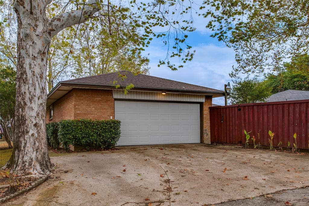 6945 Clearglen Drive, Dallas, TX 75232
