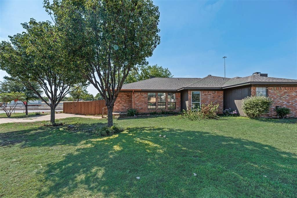 Front view of home