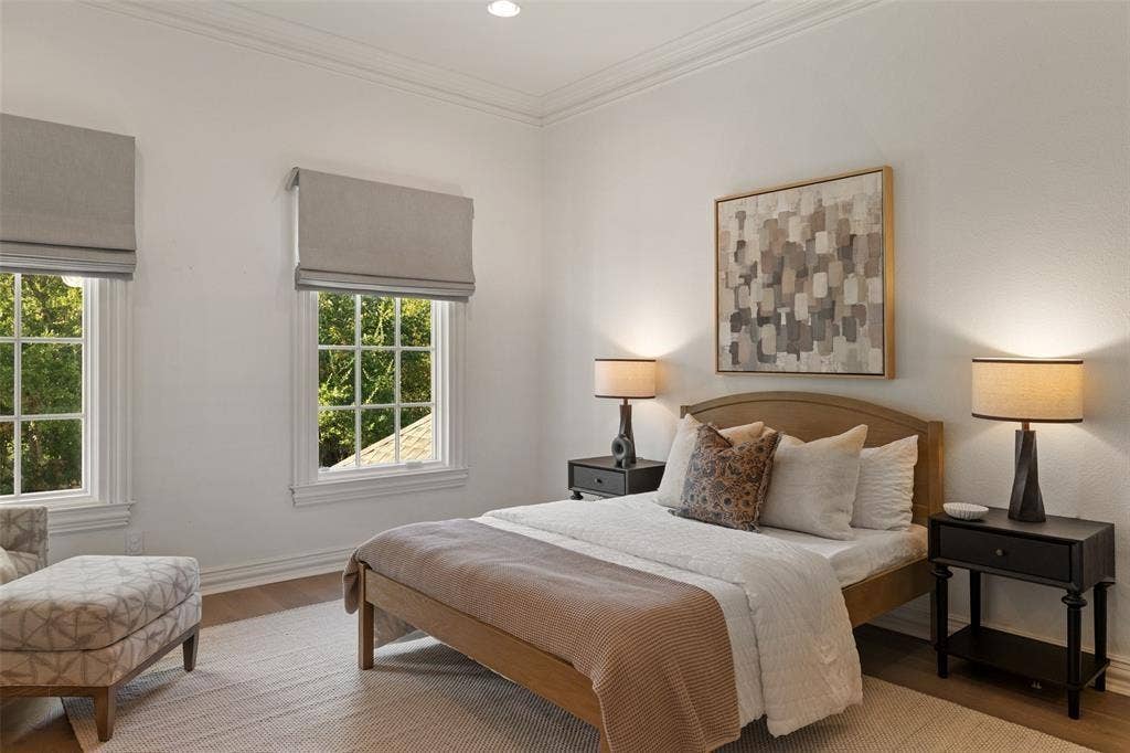 4201 Green Cliffs Road, Austin, TX 78746 Dual sash windows with Roman shades