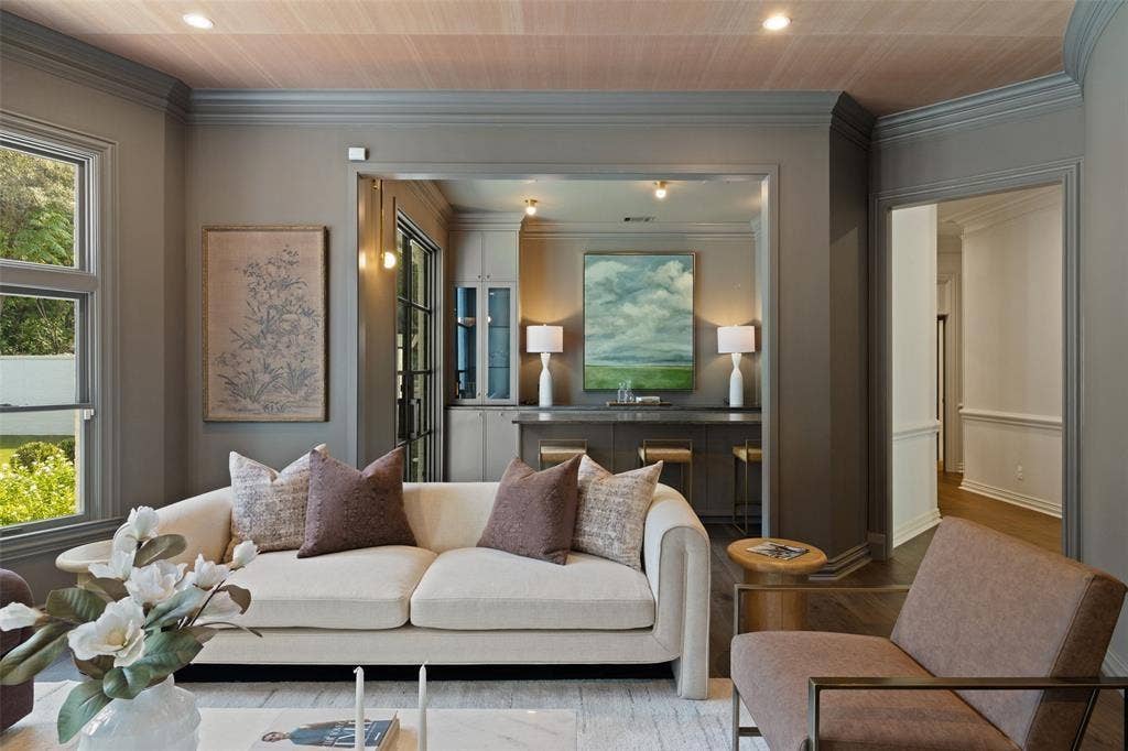 4201 Green Cliffs Road, Austin, TX 78746 Built-in wet bar with integrated cabinetry and track lighting