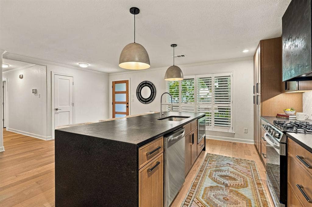 6837 Arboreal Drive, Dallas, TX 75231 6837 Arboreal Drive, Dallas, TX 75231