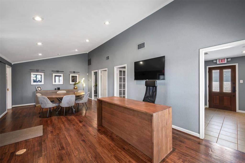 2655 Myrtle Springs Avenue, Dallas, TX 75220 2655 Myrtle Springs Avenue, Dallas, TX 75220