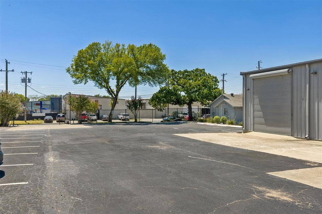 2655 Myrtle Springs Avenue, Dallas, TX 75220 2655 Myrtle Springs Avenue, Dallas, TX 75220