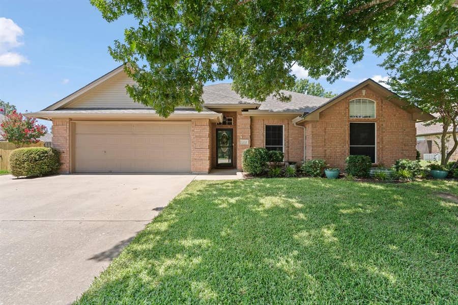 Property photo for 1618 Hyde Park Boulevard, Cleburne, TX