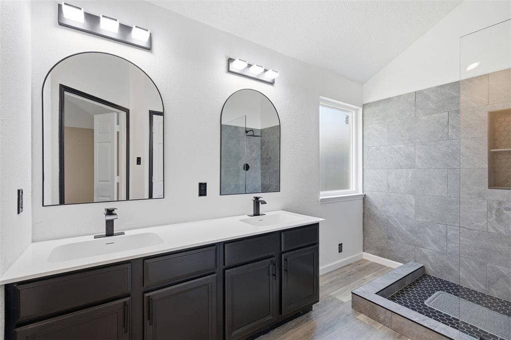 1301 Mill Wood Lane, Garland, TX 75040 DUAL SINKS IN PRIMARY BATH