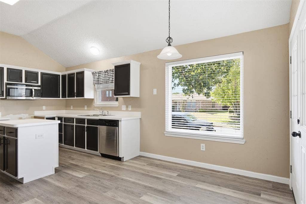 1301 Mill Wood Lane, Garland, TX 75040 BREAKFAST AREA