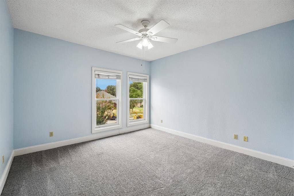 32 Victoria Drive, Rowlett, TX 75088 32 Victoria Drive, Rowlett, TX 75088