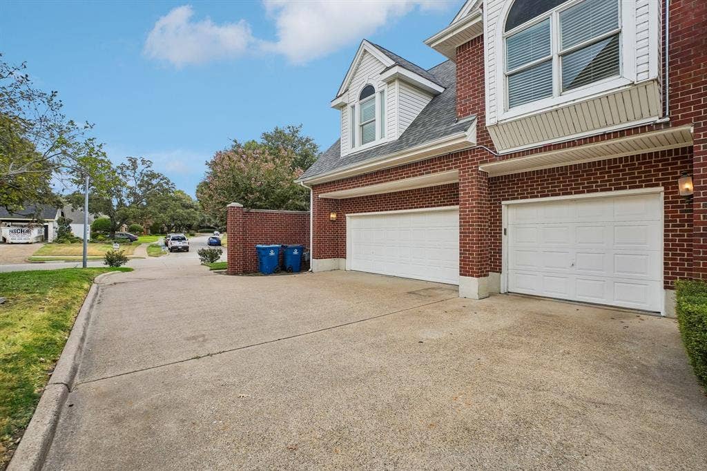 32 Victoria Drive, Rowlett, TX 75088 32 Victoria Drive, Rowlett, TX 75088