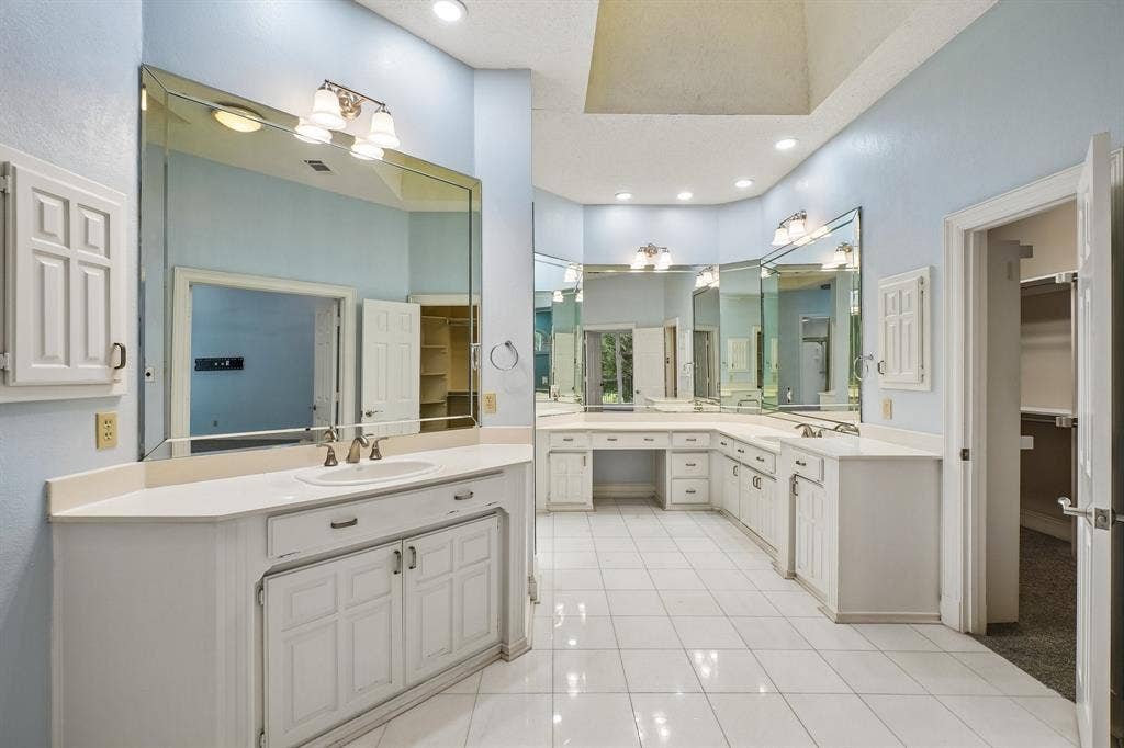32 Victoria Drive, Rowlett, TX 75088 32 Victoria Drive, Rowlett, TX 75088