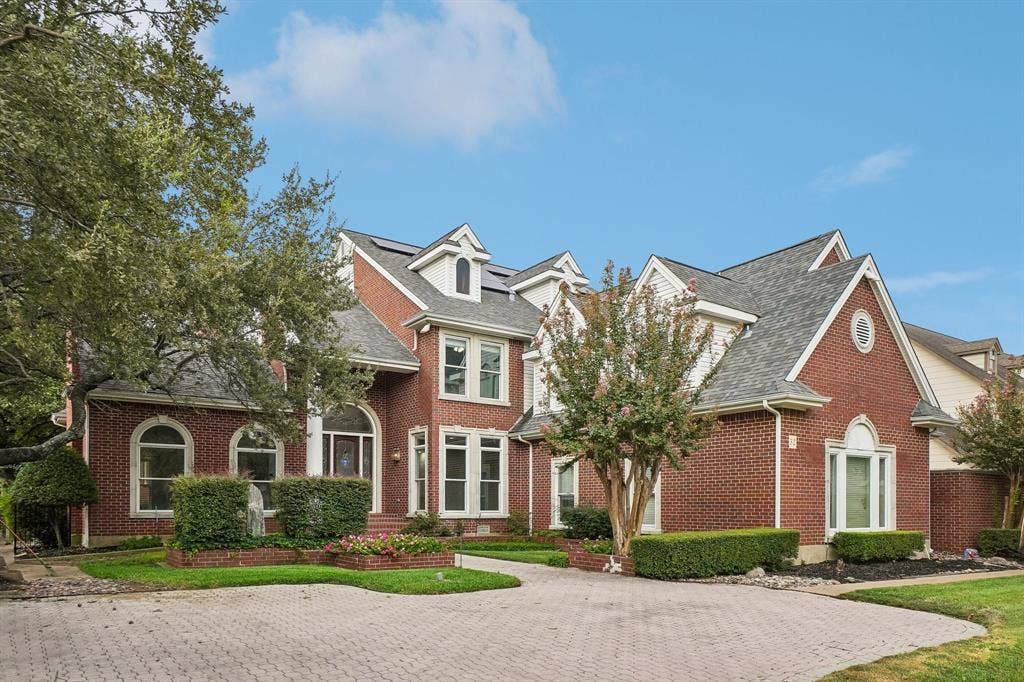32 Victoria Drive, Rowlett, TX 75088 32 Victoria Drive, Rowlett, TX 75088
