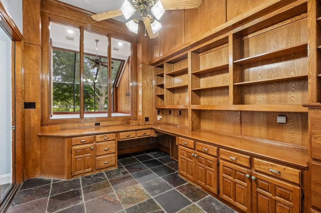 32 Victoria Drive, Rowlett, TX 75088 32 Victoria Drive, Rowlett, TX 75088