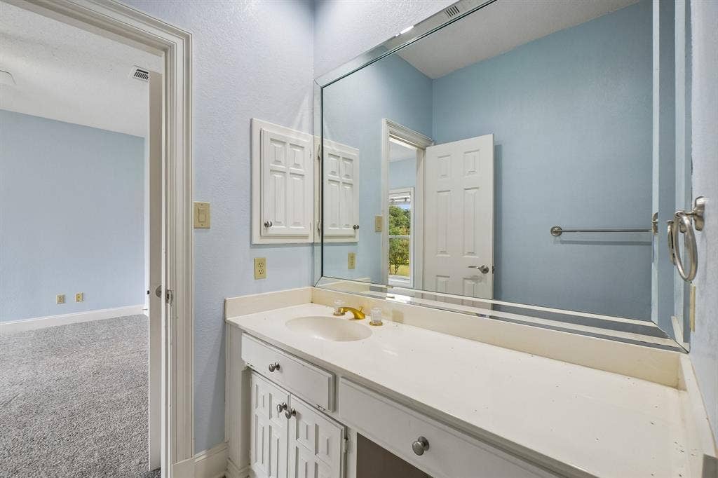 32 Victoria Drive, Rowlett, TX 75088 32 Victoria Drive, Rowlett, TX 75088