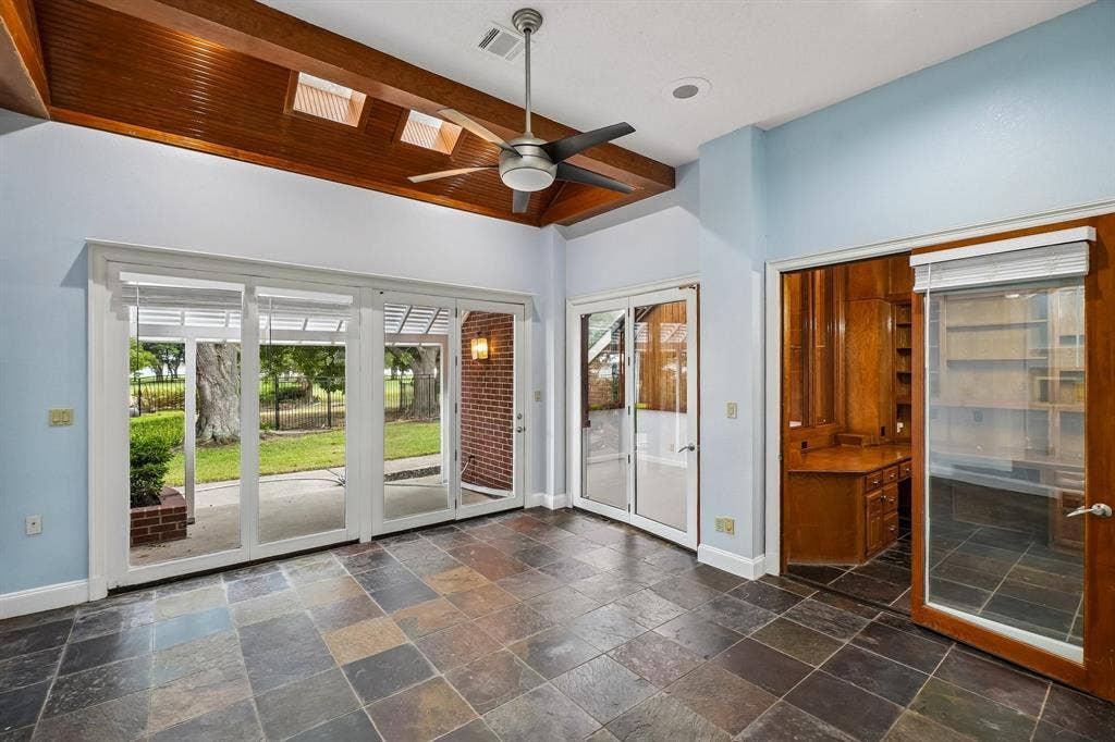 32 Victoria Drive, Rowlett, TX 75088 32 Victoria Drive, Rowlett, TX 75088