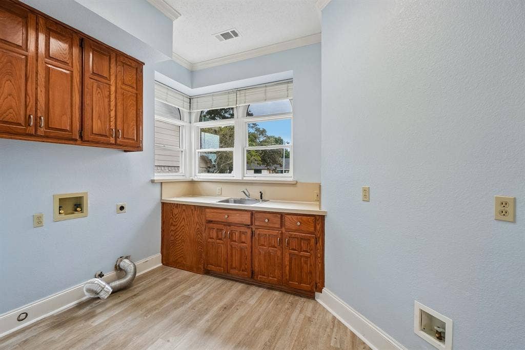 32 Victoria Drive, Rowlett, TX 75088 32 Victoria Drive, Rowlett, TX 75088