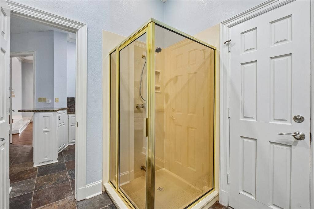 32 Victoria Drive, Rowlett, TX 75088 32 Victoria Drive, Rowlett, TX 75088