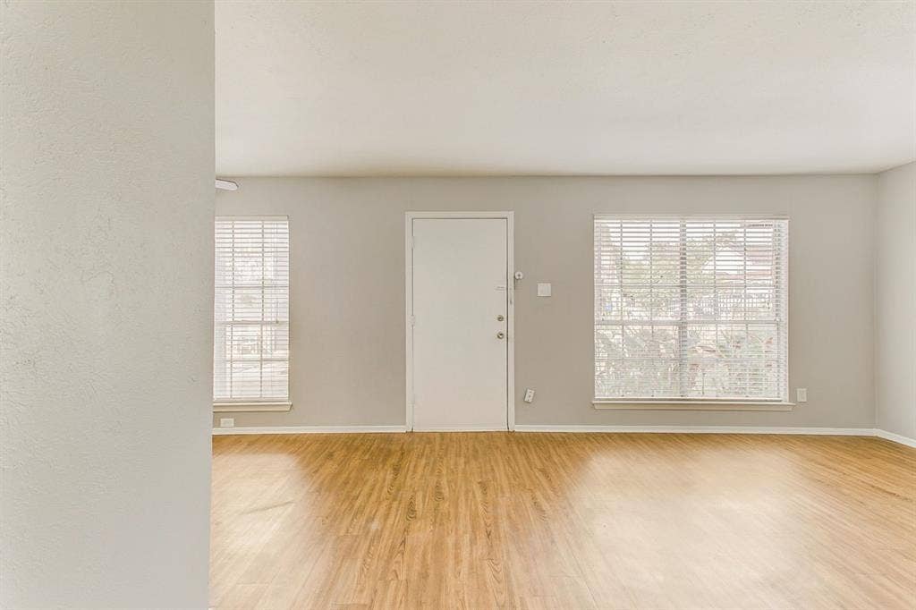 2200 W Lowden Street, #10, Fort Worth, TX 76110 2200 W Lowden Street, #10, Fort Worth, TX 76110