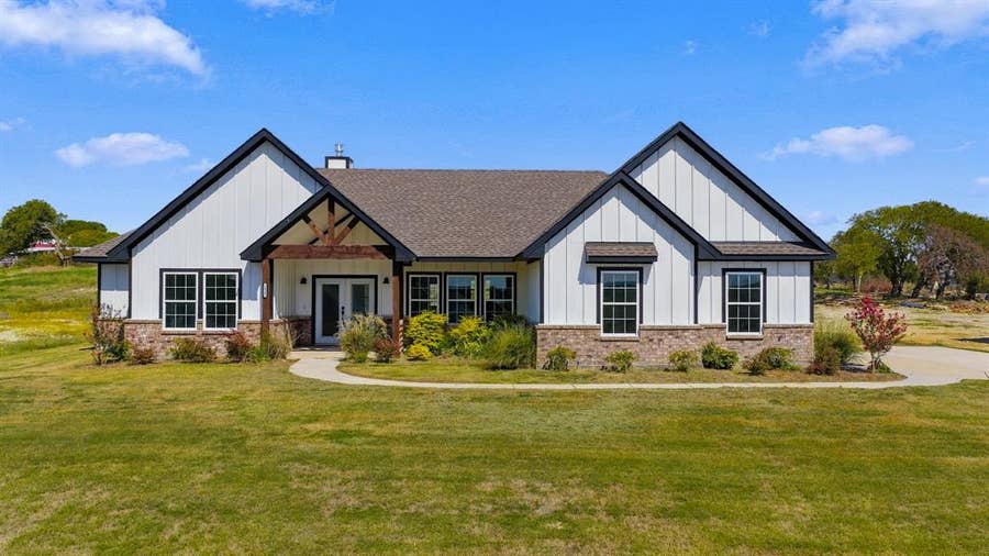 Property photo for 1021 Don Eve Court, Azle, TX