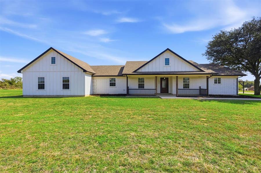 Property photo for 192 Riverside Drive, Decatur, TX