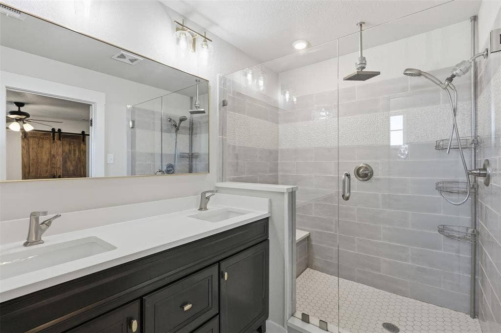 ensuite bath-former primary