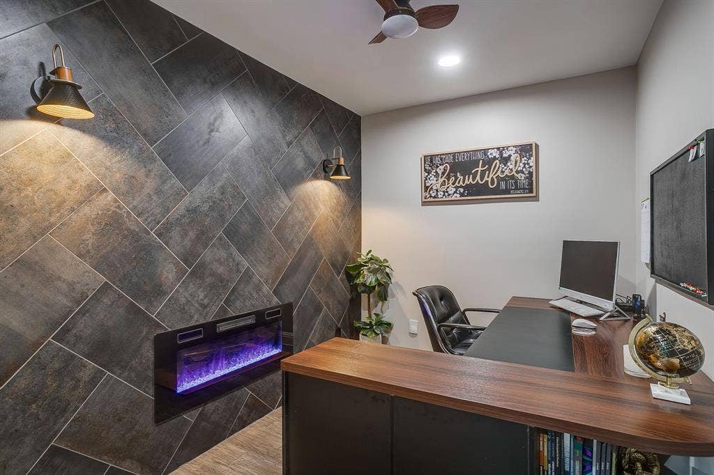 400 Glenn Drive, Hurst, TX 76053 400 Glenn Drive, Hurst, TX 76053