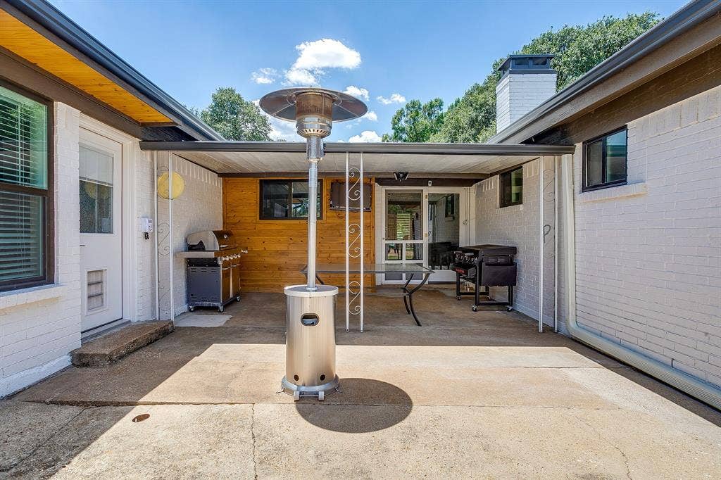 400 Glenn Drive, Hurst, TX 76053 400 Glenn Drive, Hurst, TX 76053