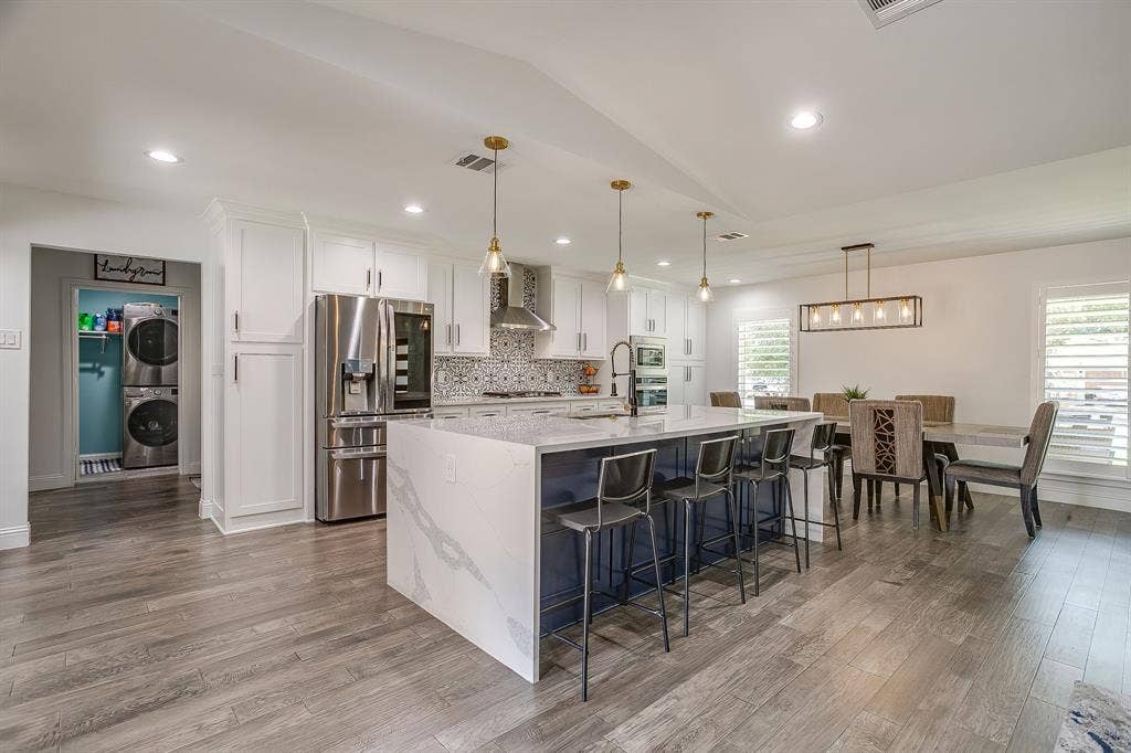 400 Glenn Drive, Hurst, TX 76053 400 Glenn Drive, Hurst, TX 76053