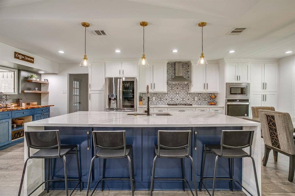400 Glenn Drive, Hurst, TX 76053 400 Glenn Drive, Hurst, TX 76053