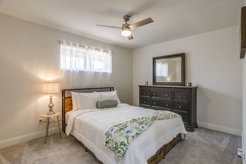 400 Glenn Drive, Hurst, TX 76053 400 Glenn Drive, Hurst, TX 76053