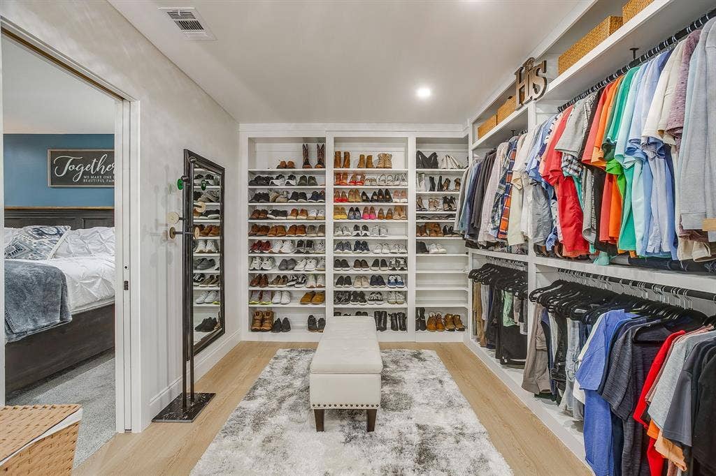 400 Glenn Drive, Hurst, TX 76053 400 Glenn Drive, Hurst, TX 76053