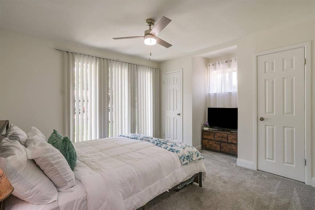 400 Glenn Drive, Hurst, TX 76053 400 Glenn Drive, Hurst, TX 76053