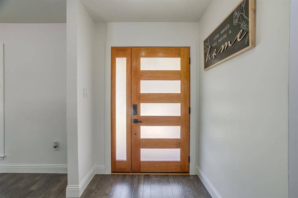 400 Glenn Drive, Hurst, TX 76053 400 Glenn Drive, Hurst, TX 76053