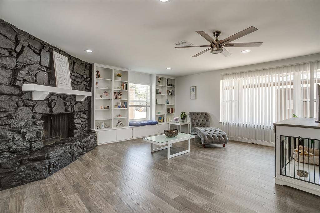 400 Glenn Drive, Hurst, TX 76053 400 Glenn Drive, Hurst, TX 76053