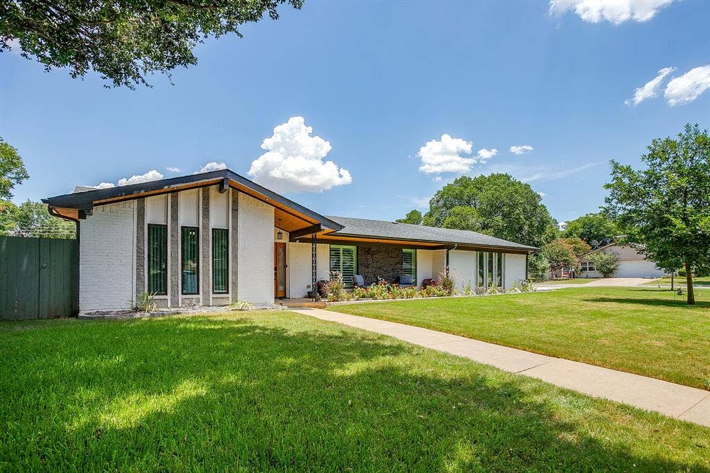 400 Glenn Drive, Hurst, TX 76053 400 Glenn Drive, Hurst, TX 76053