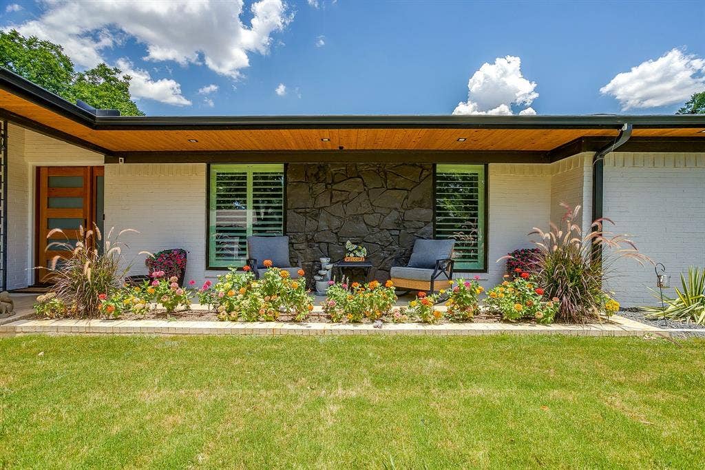 400 Glenn Drive, Hurst, TX 76053 400 Glenn Drive, Hurst, TX 76053